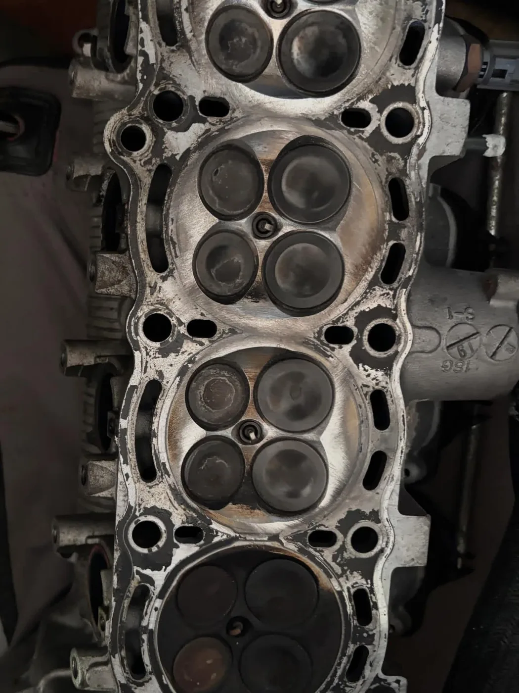 Dirty cylinder head before cleaning